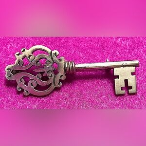 Vintage Mexico .925 Sterling Silver Antique Key Brooch Pin